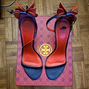 TORY BURCH, HEART 100MM SANDAL SIZE 11 COLOR NAVY SEA /SAMBA HEEL